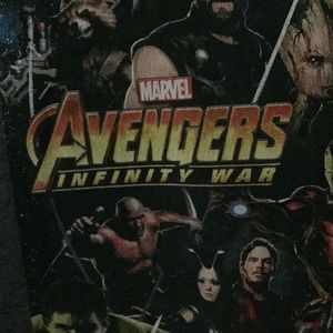 Men’s Large Avengers Shirt